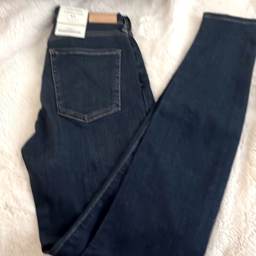 Brand new COH jeans. Sexy skinny jeans , I didn’t like how they looked on me ❤️